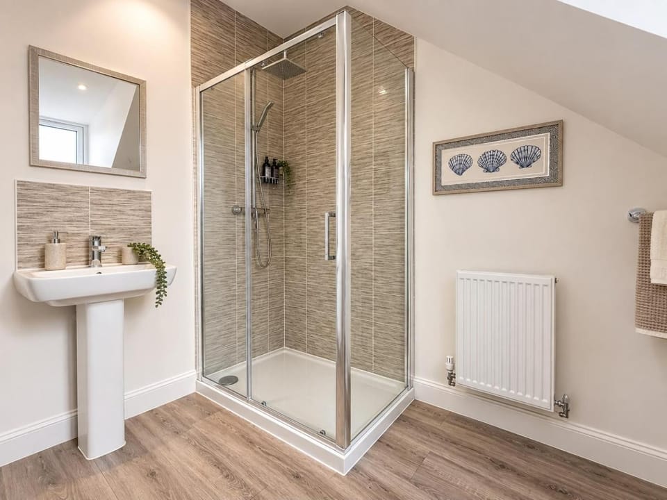 Contractors Wow 9Beds 25 Baths Parking Book Now! House in Basingstoke