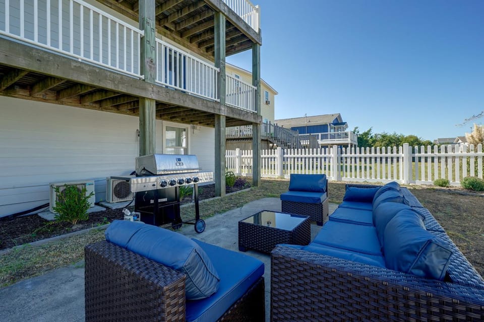 Salty Chateau Home w/ Ocean Views, Surf City House in Surf City