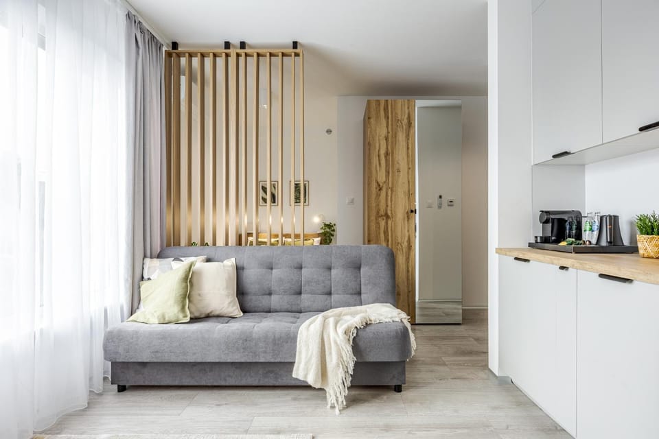Coffee/tea facilities, Kitchen or kitchenette, Living room, Seating area