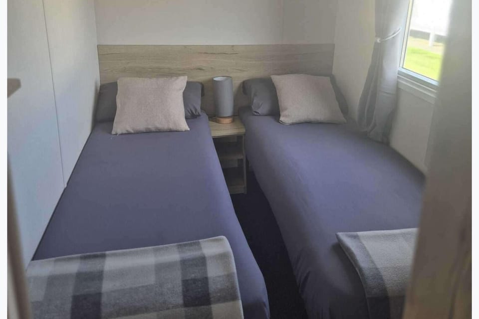Seaside Cabin - Sleeps 8 - Parking - Balcony Cabin in Ingoldmells