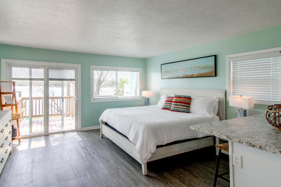 Water Views! Studio w/ Hot Tub & Boat Dock Access Apartment in Fort Walton Beach