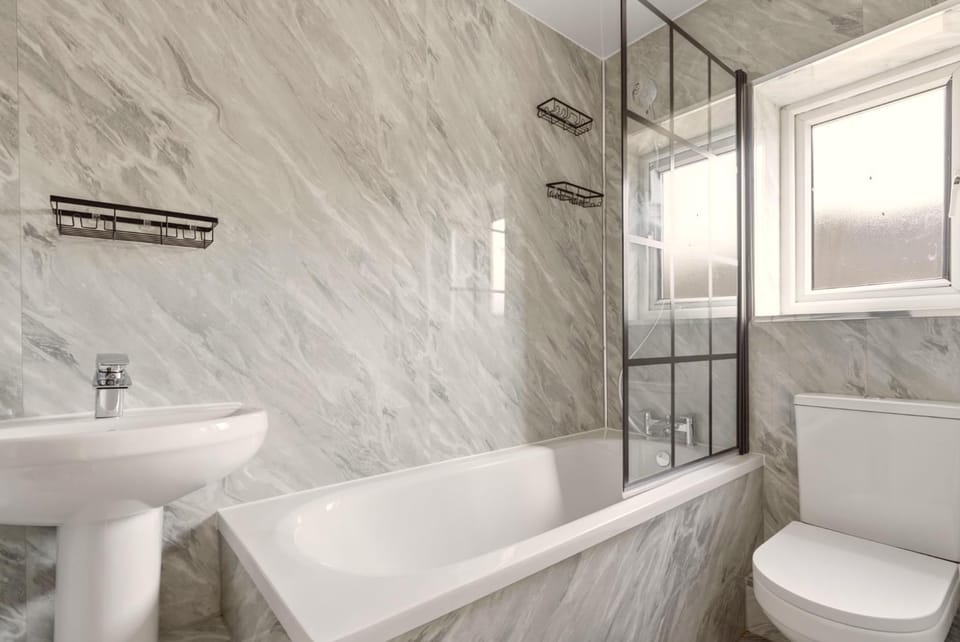 Shower, Toilet, Bathroom, Bath, towels