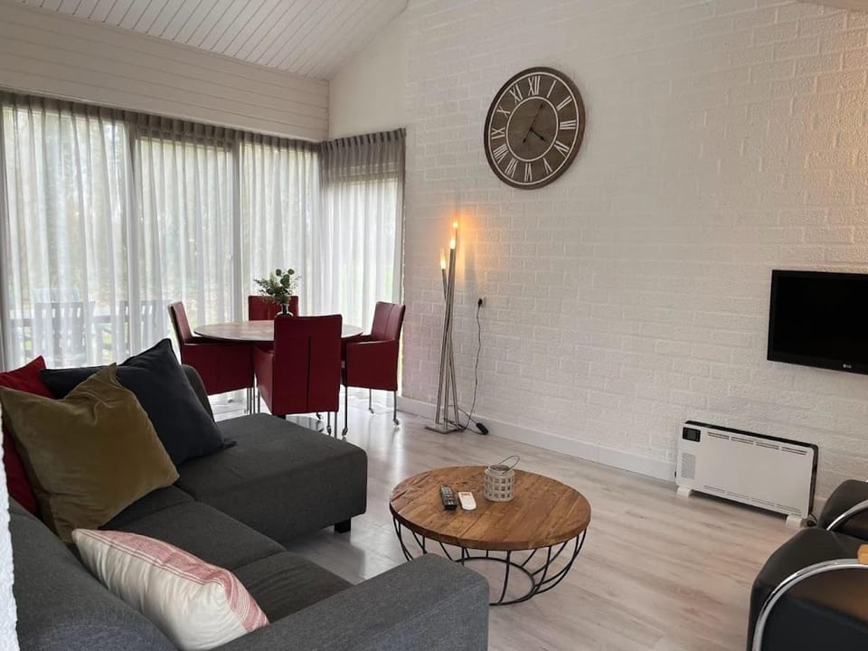 Communal lounge/ TV room, Living room
