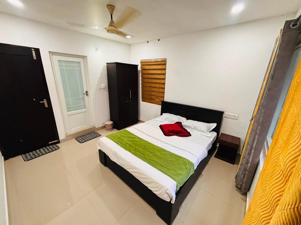 Bed, Photo of the whole room, Bedroom, towels, wardrobe