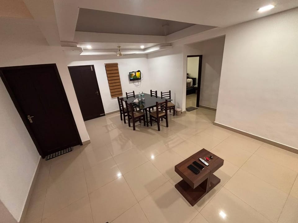 TV and multimedia, Seating area, Dining area