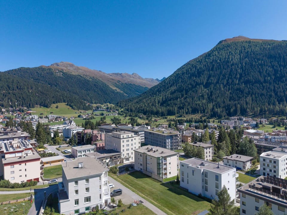 Davos 2BR Apartment with Parking & Large Private Balcony Apartment in Davos