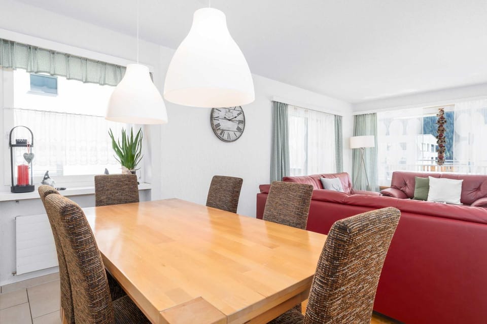 Davos 2BR Apartment with Parking & Large Private Balcony Apartment in Davos