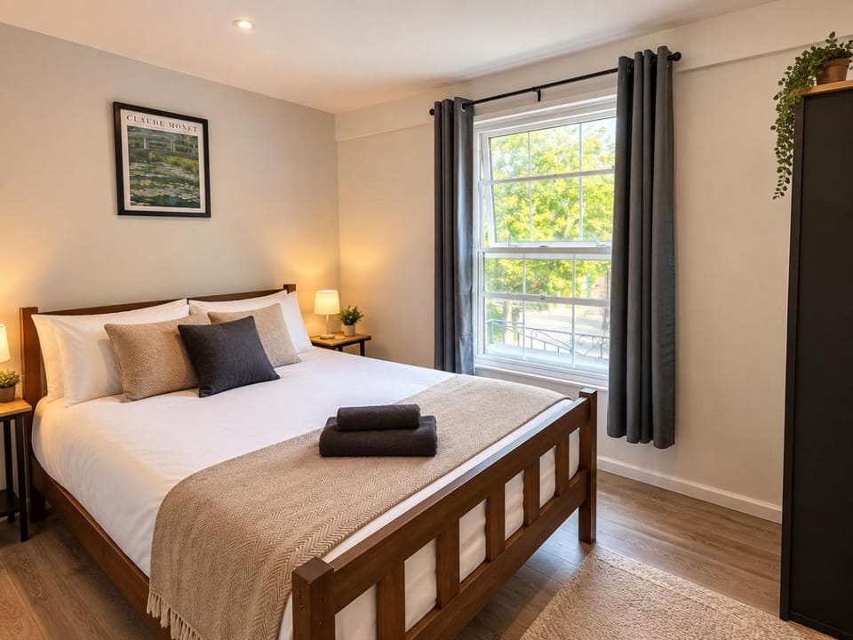 Bed, Photo of the whole room, Bedroom