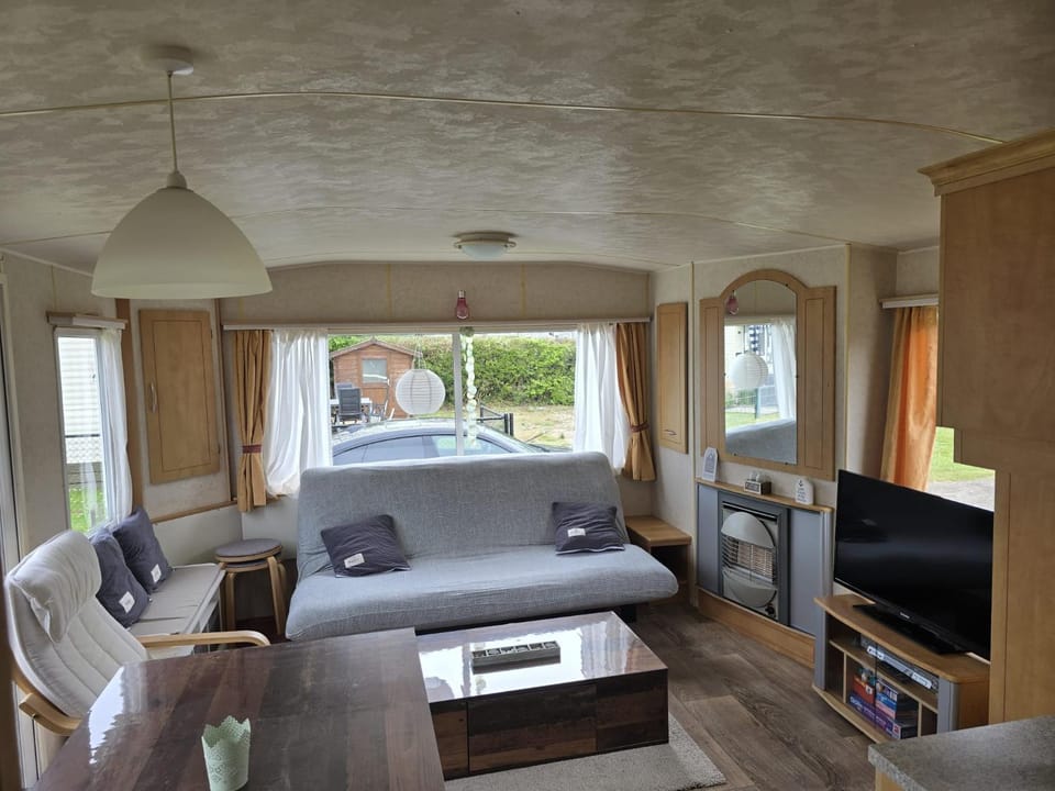 Communal lounge/ TV room, Living room