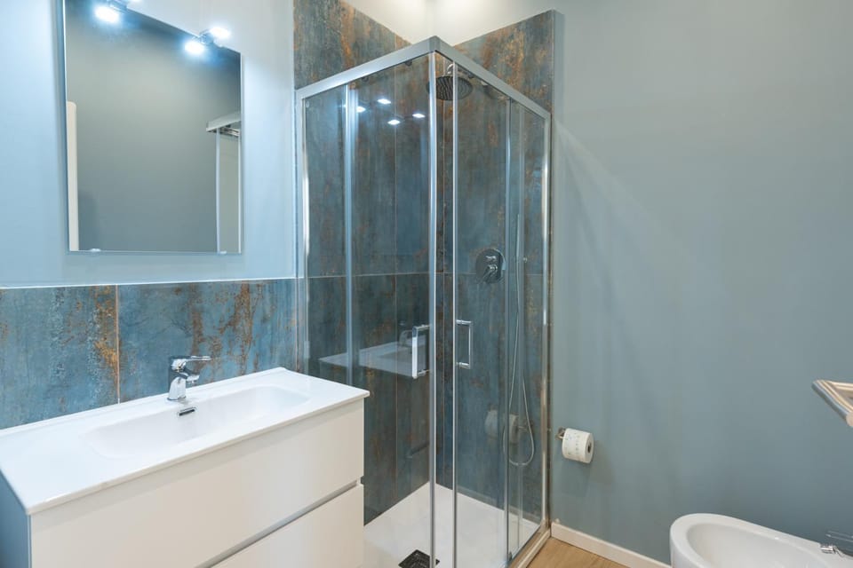 Shower, Bathroom, towels