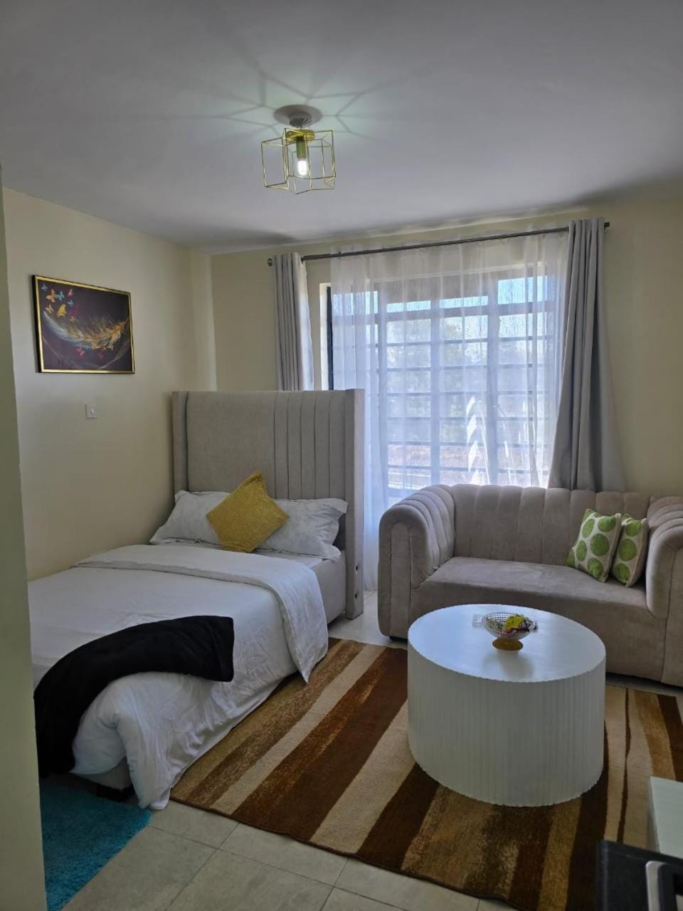 Bed, Living room, Photo of the whole room, Seating area, Bedroom