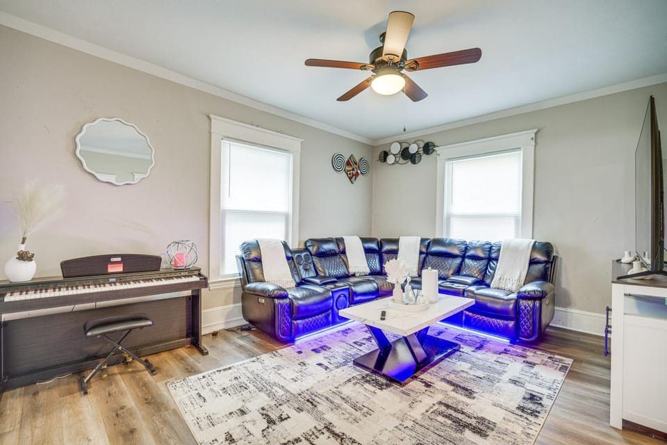 2 Mi to Dtwn! Sleek Home w/ Yard in Grand Rapids House in Kentwood