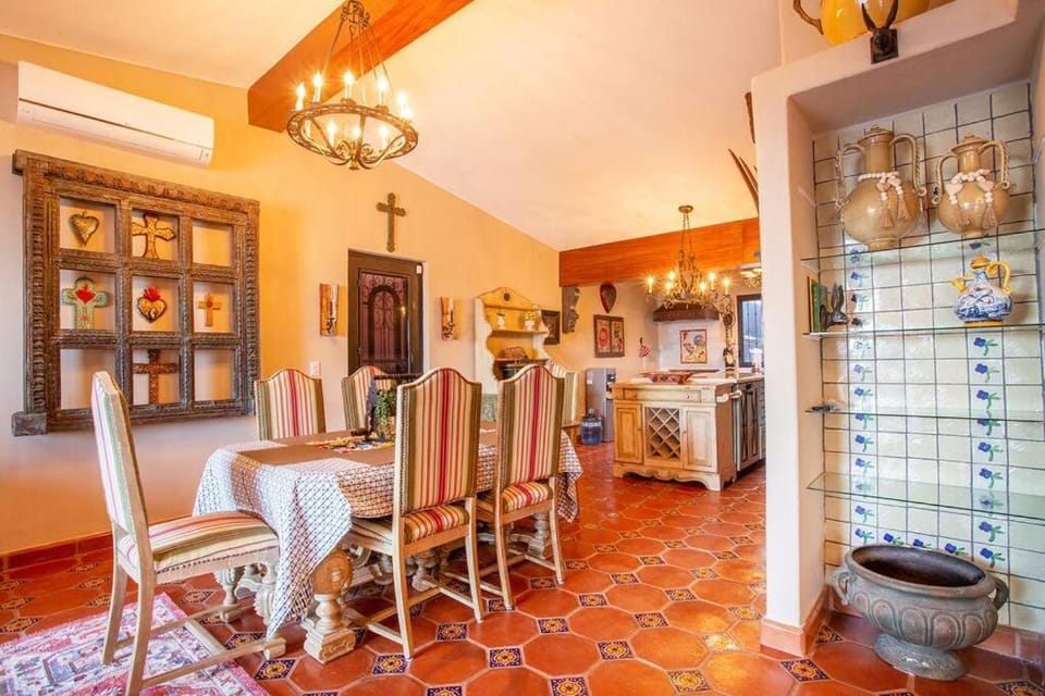 Enjoy our lovely beachfront 4 bedroom luxury villa House in La Cruz de Huanacaxtle