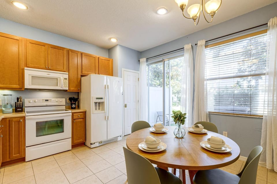 Family Townhome Near Disney | Pool | Gated House in Osceola County