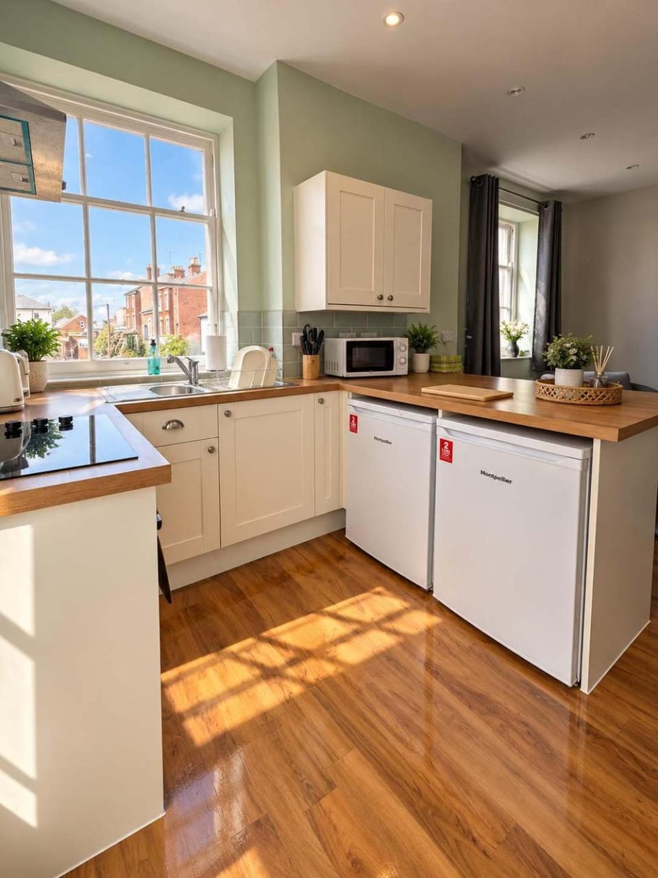 Kitchen or kitchenette, dishwasher, minibar, oven, pet friendly, stove
