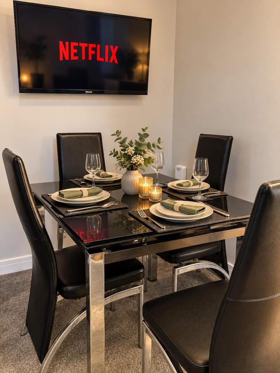 TV and multimedia, Living room, Seating area, Dining area