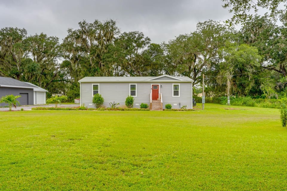 Easy I-4 Access: Central Florida Home w/ Fire Pit House in Plant City