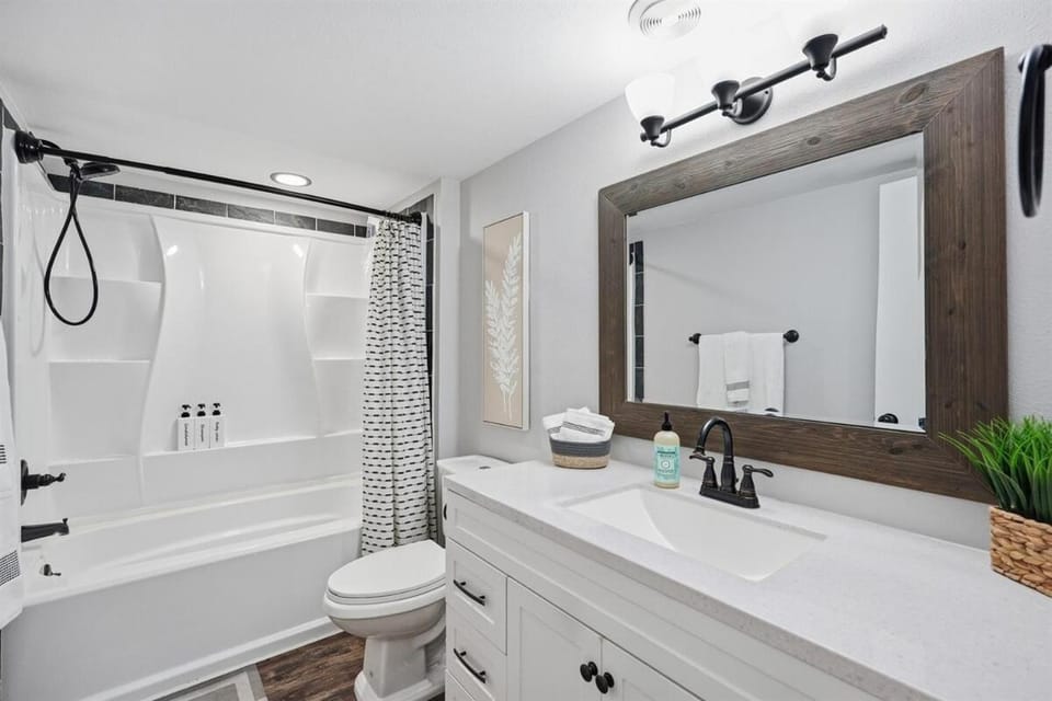 Tempe Townhome near ASU, Pool Access, AC Apartment in Tempe