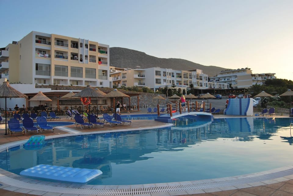 Swimming pool, Swimming pool