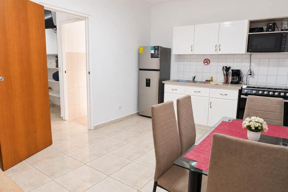 Aruba Oasis wPool King Bed House in Noord