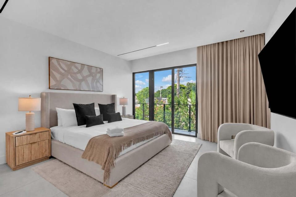 Miura New Modern Miami Luxury Villa 4BR 10PPL Villa in Coconut Grove