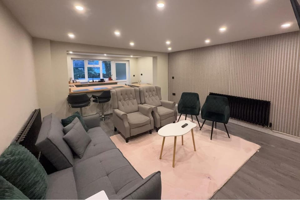 5 Bed Home - Contractors & Professionals - Wifi House in Luton
