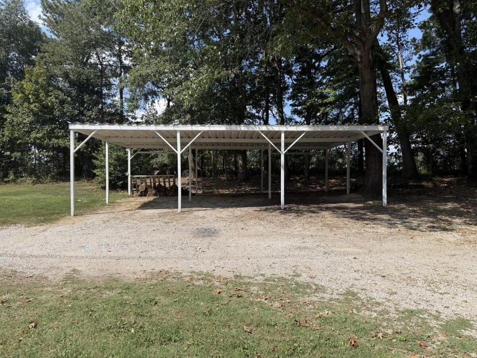 Cozy 1850s Schoolhouse near Barren River Lake House in Barren River Lake