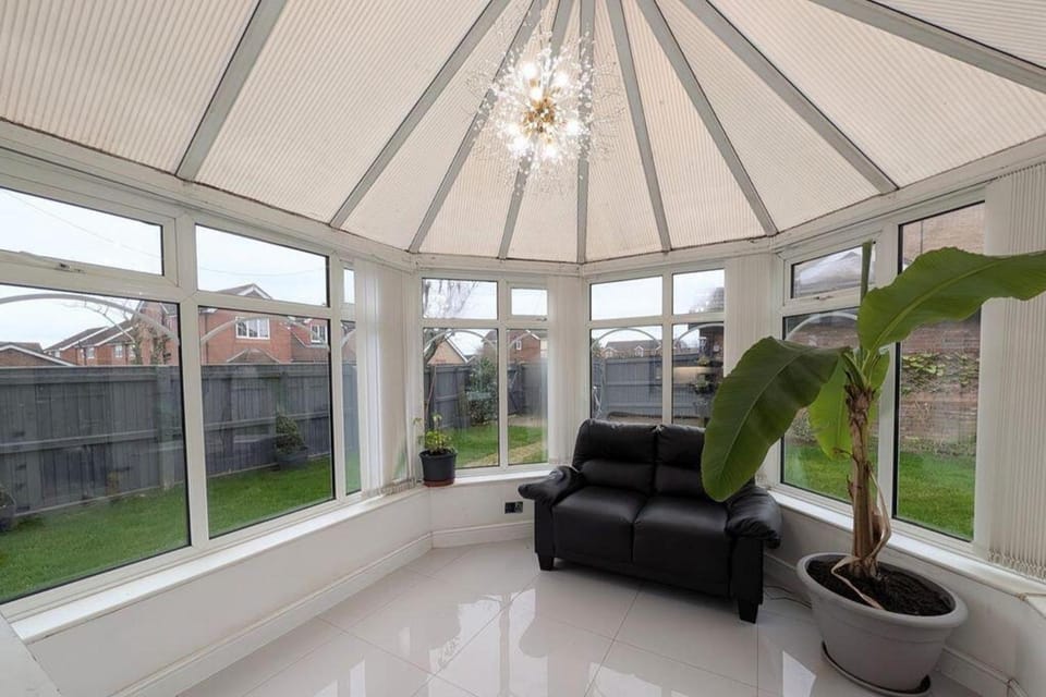 House Sleeps 6 with free Parking House in Louth