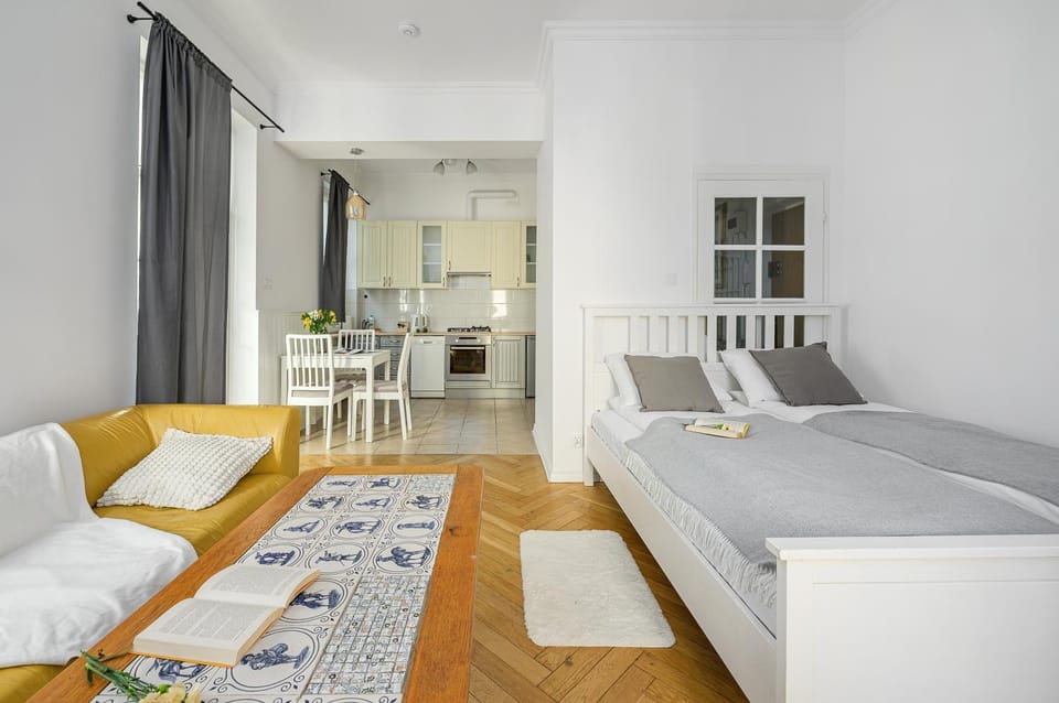 Bed, Living room, Seating area, Dining area, Bedroom