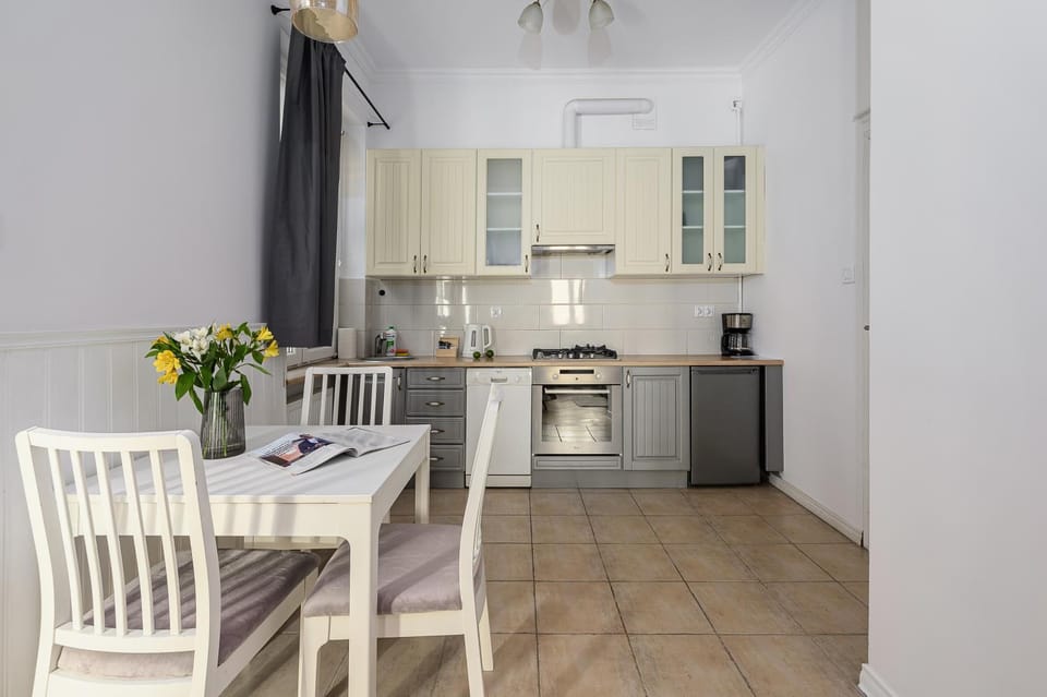 Kitchen or kitchenette, Dining area, dishwasher, oven, stove