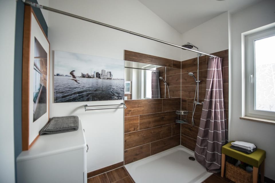 Shower, Bathroom, towels