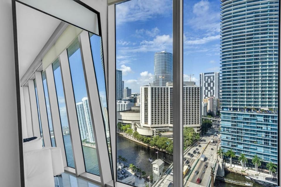 Icon Brickell 2BR Miami Luxury Experience at W Apartment in Brickell