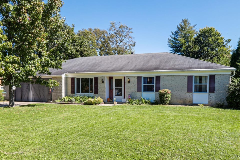 Dayton Area Extended Stay w/ Half-Acre Garden House in Dayton
