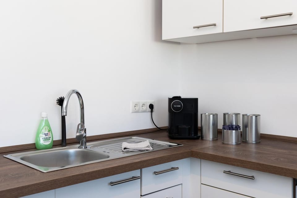 Coffee/tea facilities, Kitchen or kitchenette, Kitchen or kitchenette, stove, toaster
