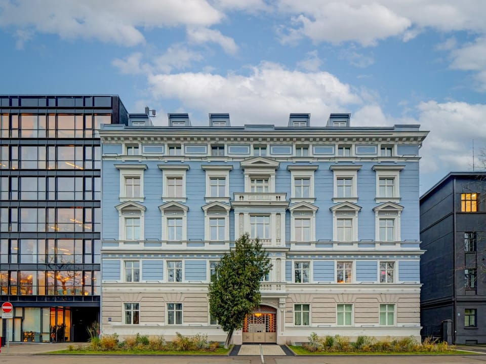 Property building, Location