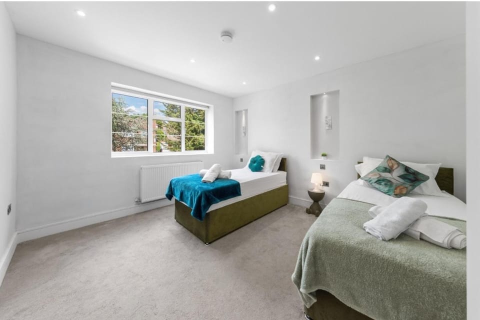 2bedroom 2bathroom Penthouse Wembley stadium Apartment in Wembley