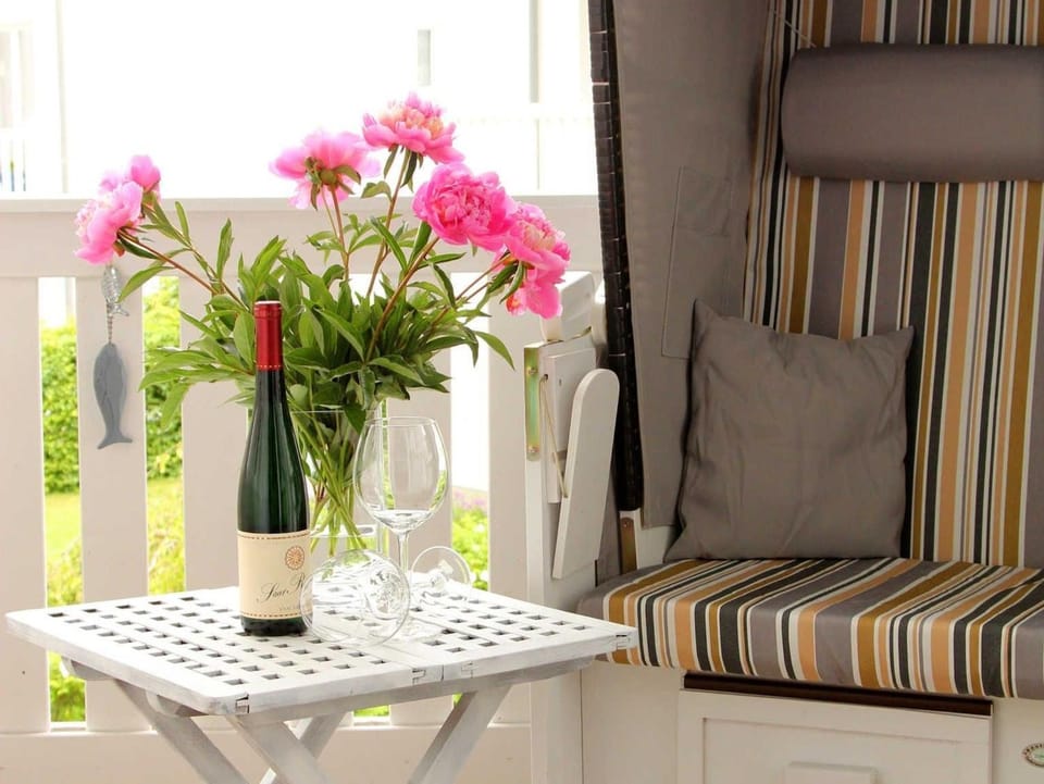 Strandgut Balkon WLAN 350 m zum Strand Apartment in Nienhagen