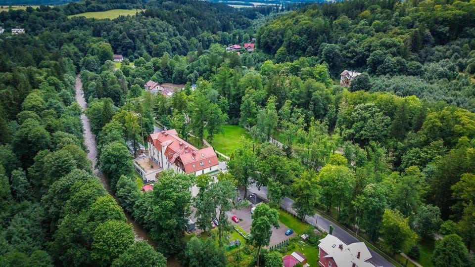 Property building, Spring, Day, Neighbourhood, Natural landscape, Bird's eye view, Mountain view