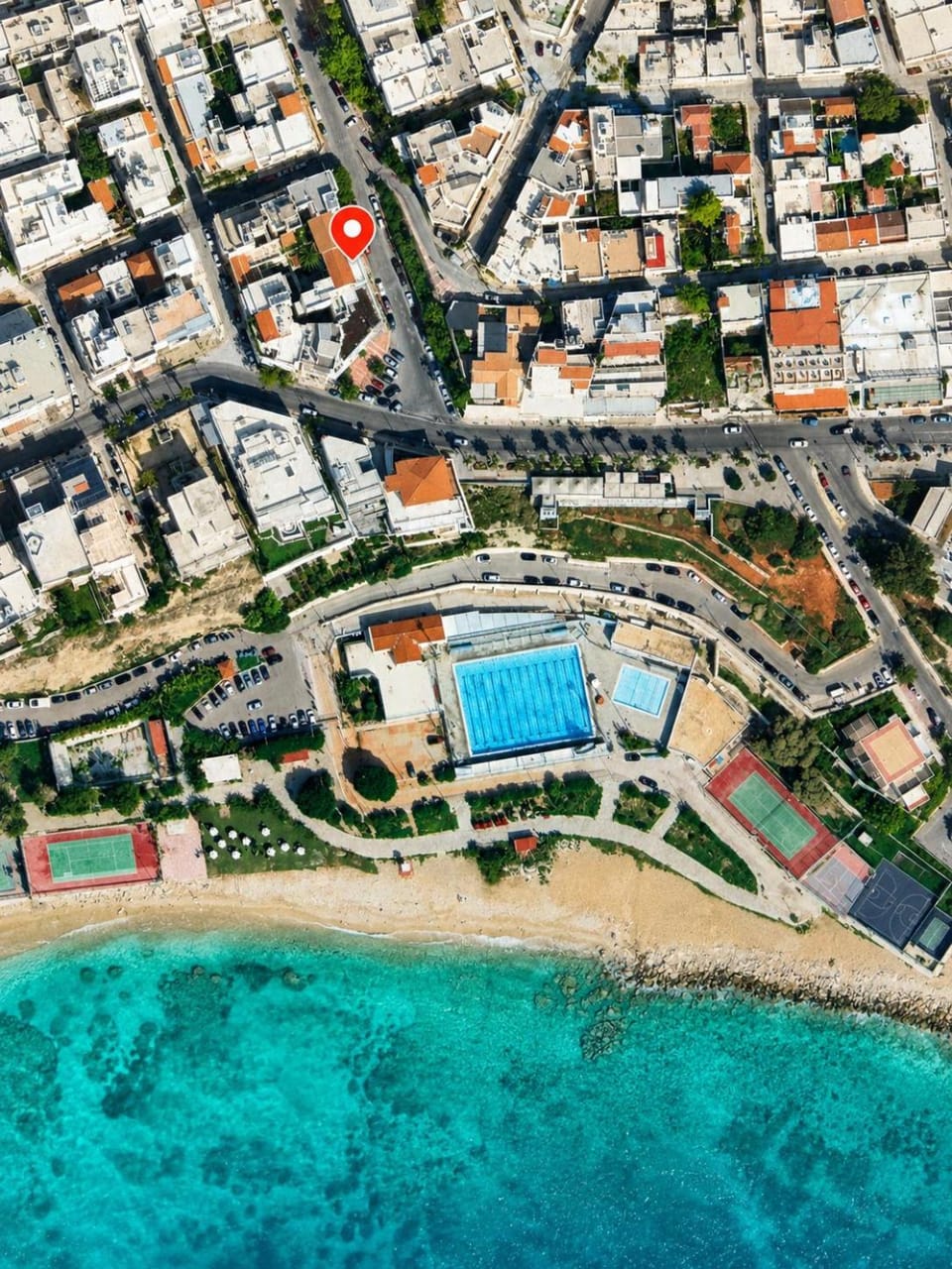 Property building, Nearby landmark, Day, Neighbourhood, Natural landscape, Bird's eye view, Beach, City view, Pool view, Sea view, Street view, Swimming pool, Location, sunbed