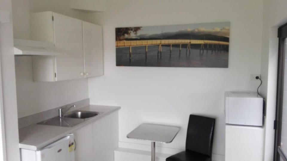 Moonlight Bay Studio with views Apartment in Raglan