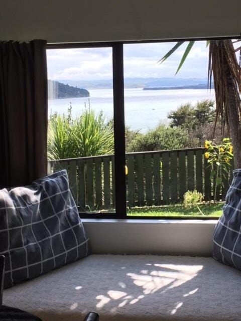 Moonlight Bay Studio with views Apartment in Raglan