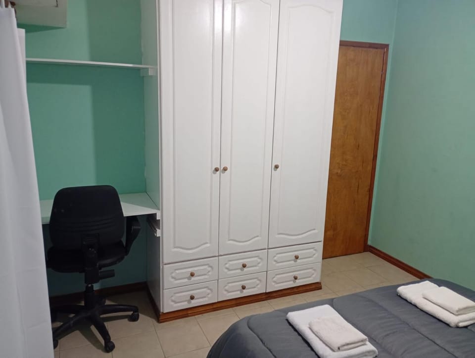 Photo of the whole room, Bedroom, wardrobe