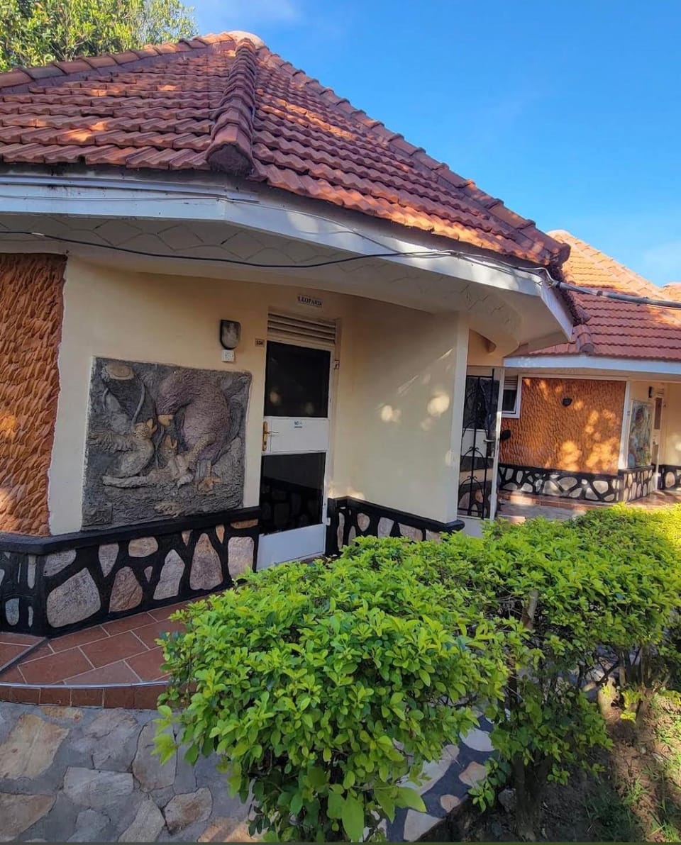 Cottage garden Hotel in Uganda