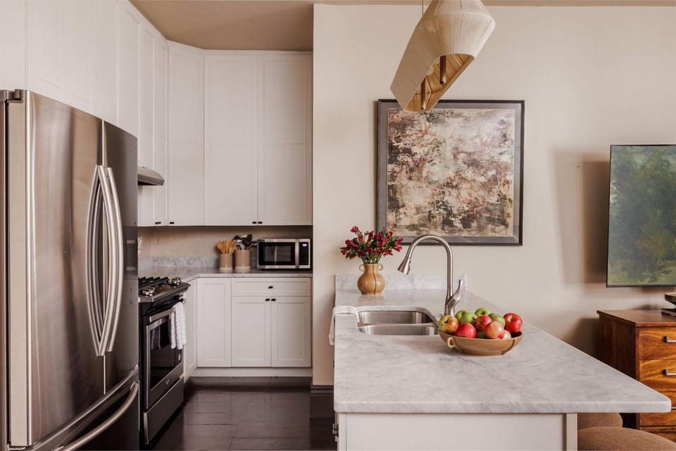 Newly Renovated CBD Condo Near French Quarter House in French Quarter