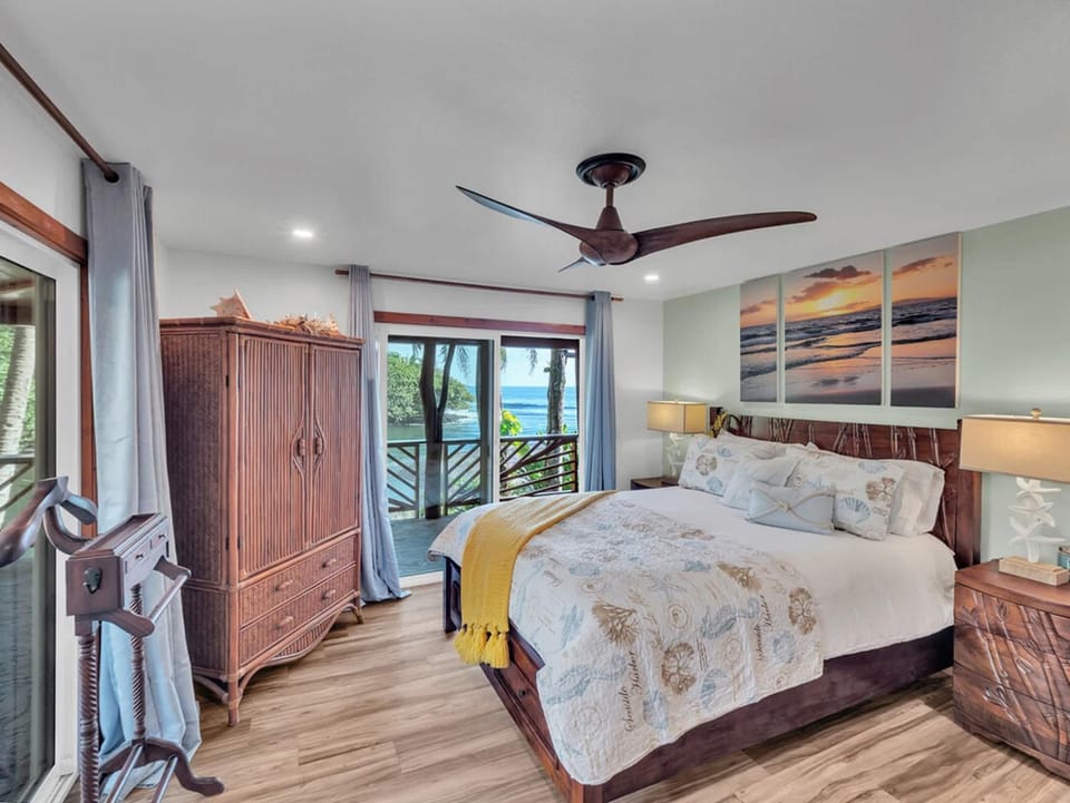 Honolii Hale - Oceanfront House in Big Island