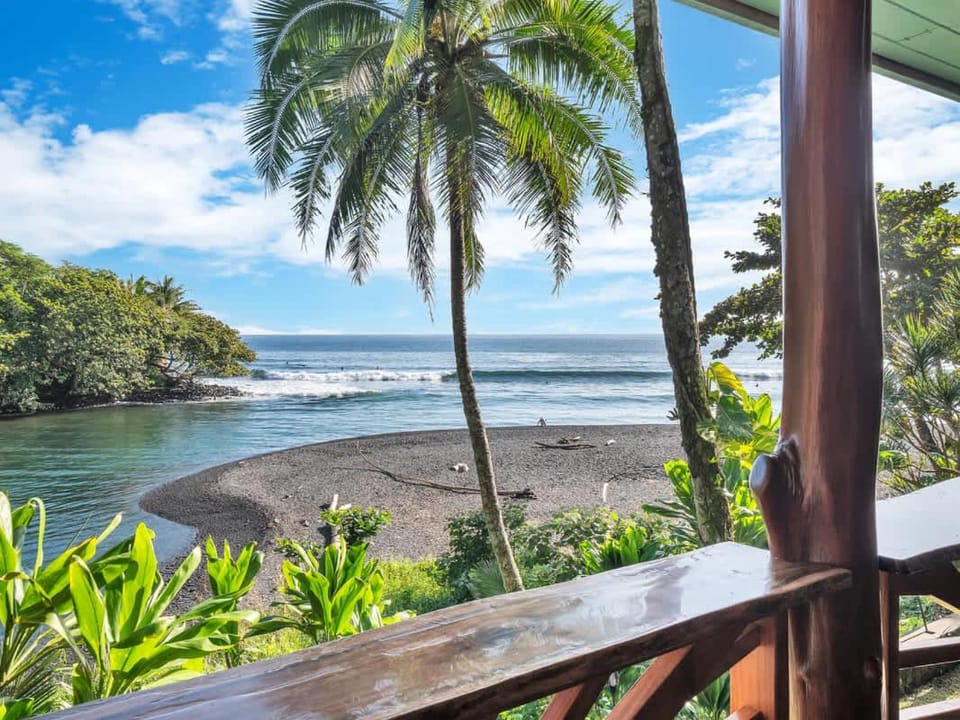 Honolii Hale - Oceanfront House in Big Island