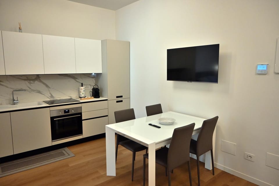 TV and multimedia, Kitchen or kitchenette, Dining area