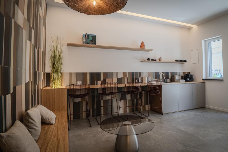 Communal lounge/ TV room, Coffee/tea facilities, Kitchen or kitchenette, Dining area
