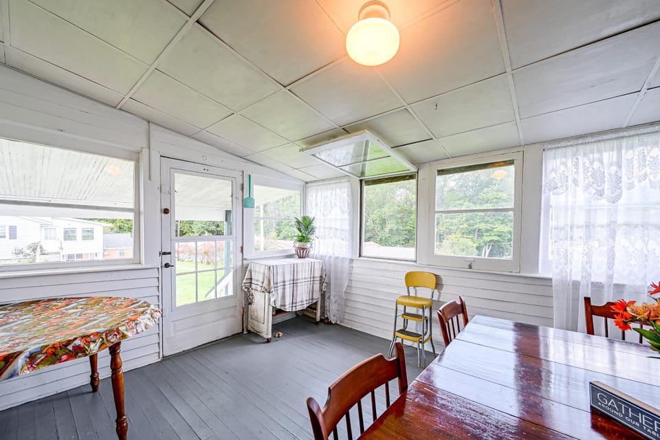 1 Mi to Downtown! Cute Cambridge Getaway House in Cambridge