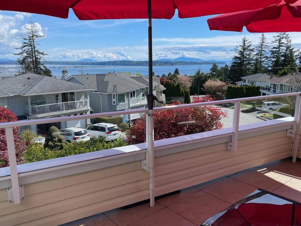180 degree PANORAMIC view of OCEAN & MOUNT BAKER Bed and Breakfast in White Rock